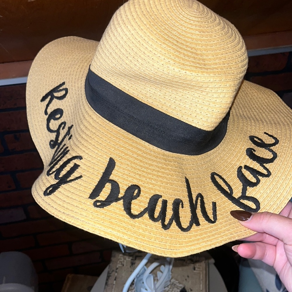 Resting Beach Face Floppy Hat